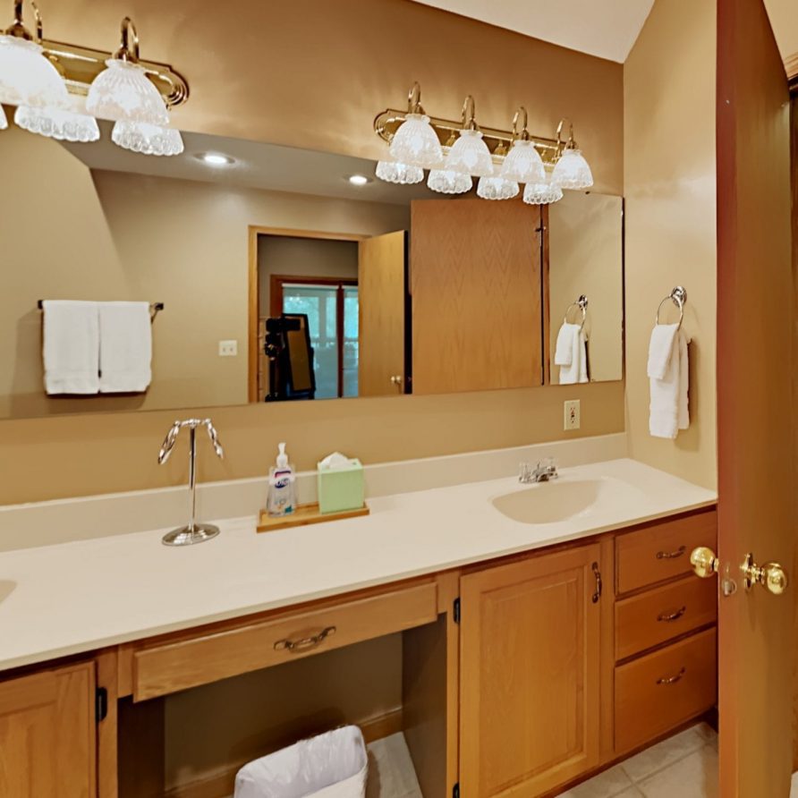 Master Bathroom Left View
