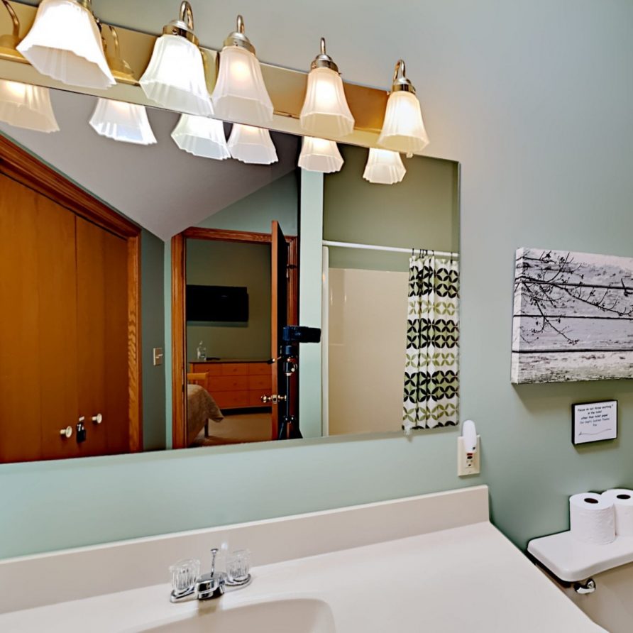 Bedroom 2 - Bathroom