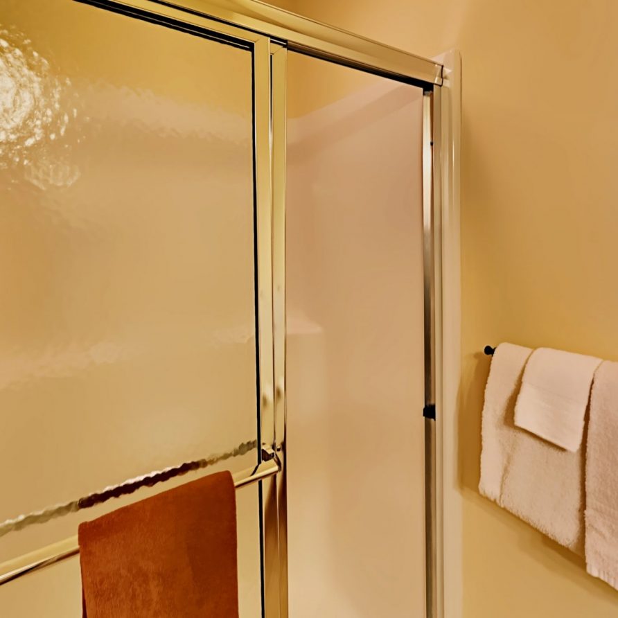 Bedroom 3 En Suite Bathroom