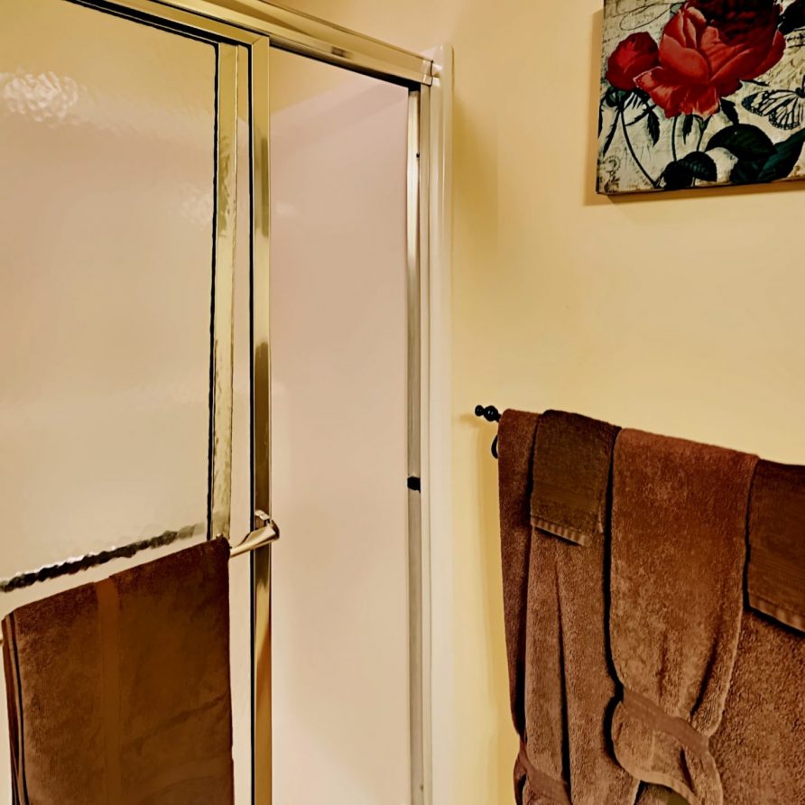 Bedroom 1 En Suite Bathroom